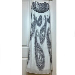 WHITE HOUSE BLACK MARKET Pleated Paisley Maxi Strapless Dress White Black Size 2